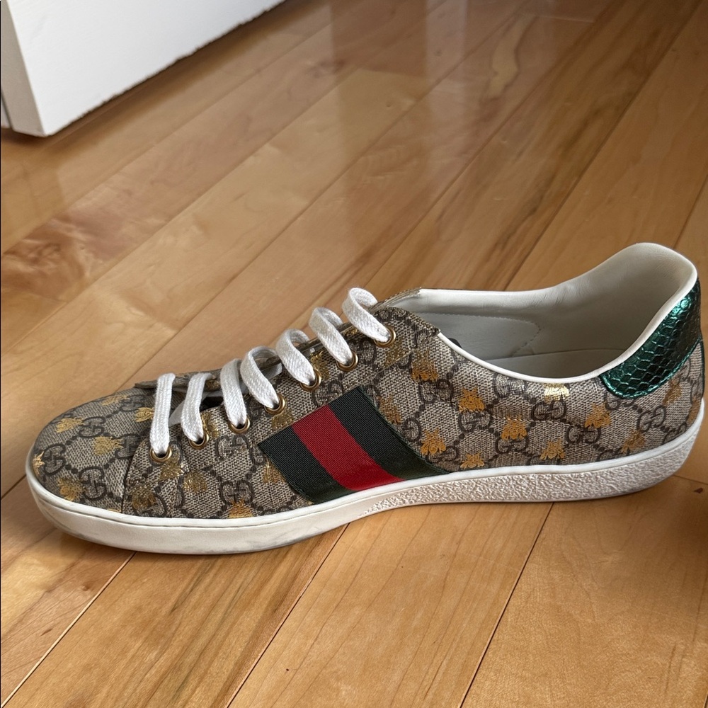 Gucci Brown GG Supreme Bee Low-Top Sneakers with Red & Green Web - Picture 6 of 6